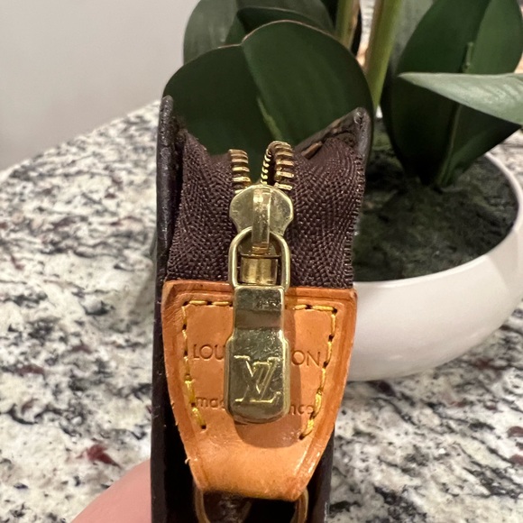 Louis Vuitton Pochette Cosmetic / Makeup Pouch (Mini Size) in Monogram Brown! - Picture 6 of 8